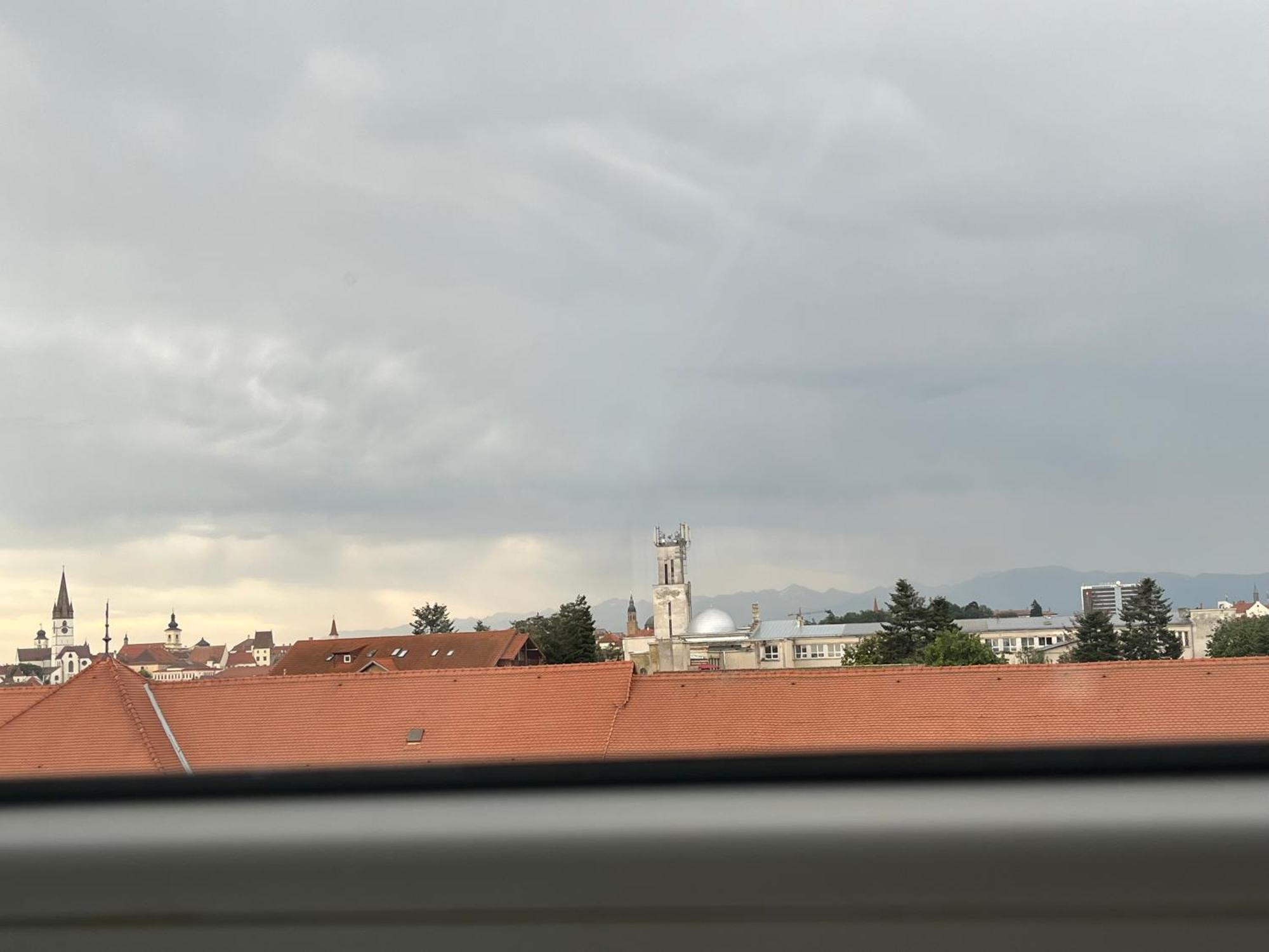 Azzurro Apartment Sibiu Luaran gambar